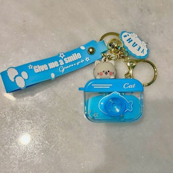 Japanese Anime Cat Give Me A Smile Camera Keychain With Floating Bubble Blue OS - Picture 1 of 3